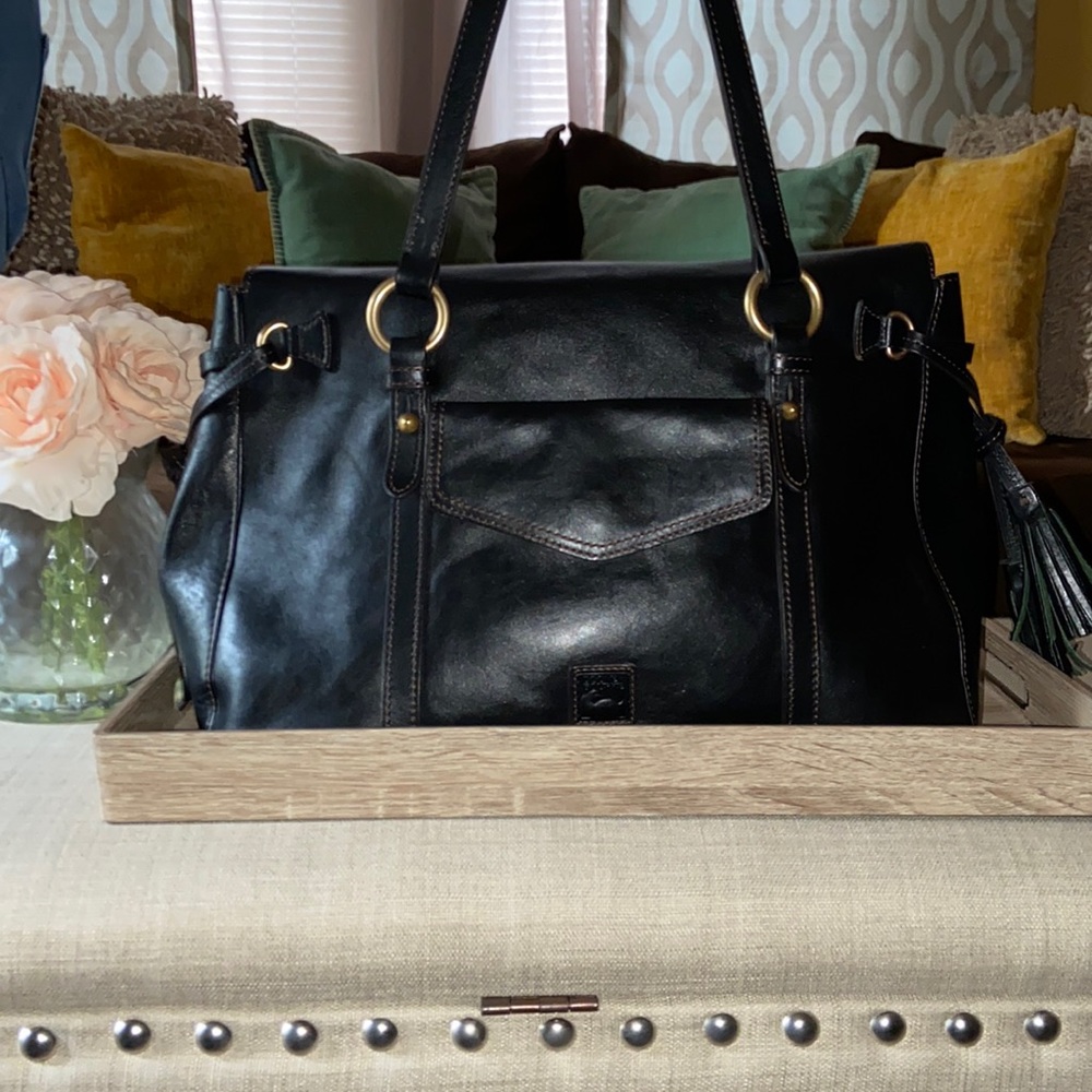 Dooney & Bourke 100% Leather Butler Bag